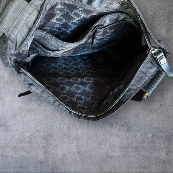 Kenneth Cole Reaction Stylish Black Shoulder Bag/Crossbody - NWOT - Picture 3 of 4